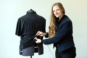 Laura Bücheler with a prototype vest © WISTA Management GmbH