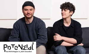 Hannah Meudt and Moritz Knopf sit on the couch